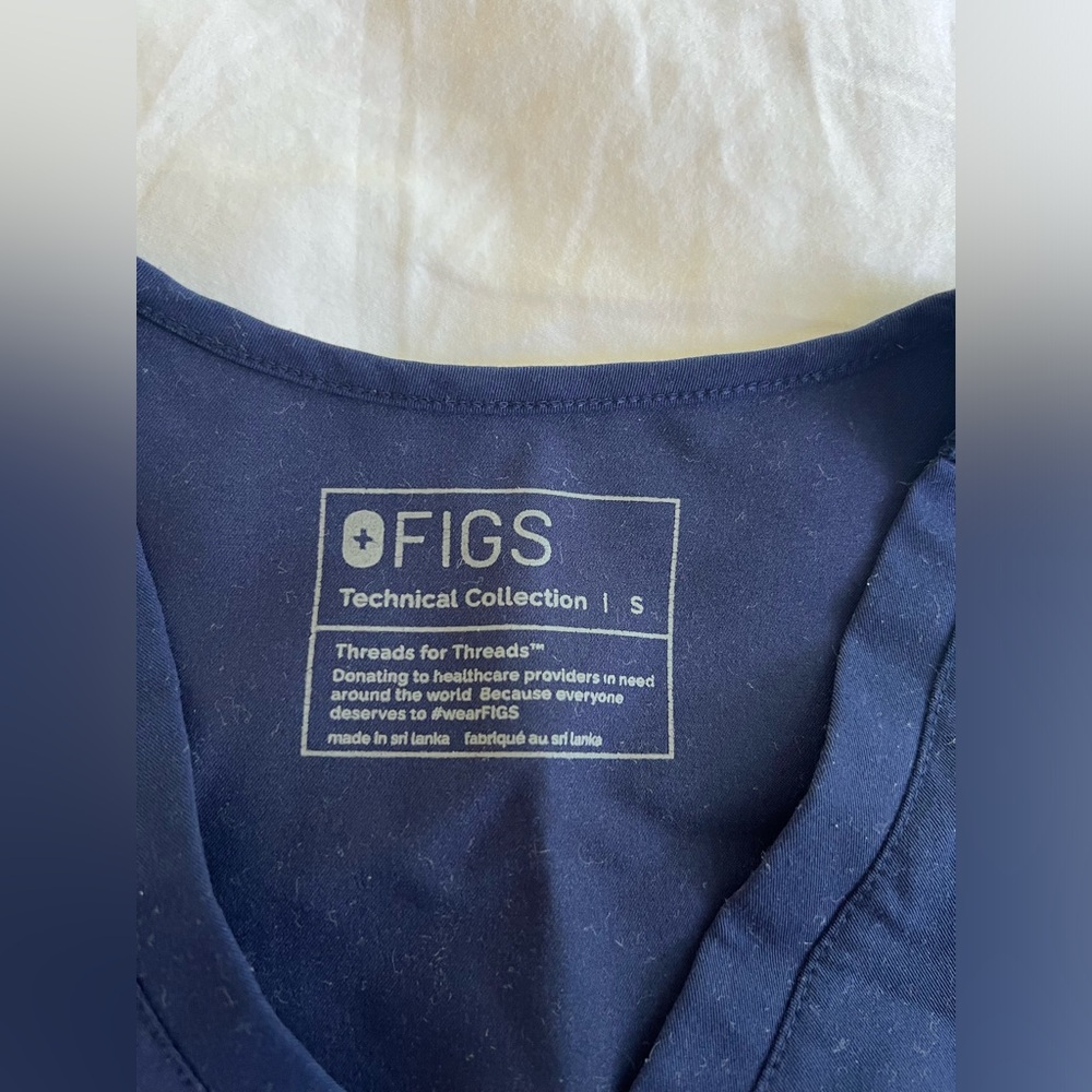FIGS Catarina One-Pocket Scrub Top™ Navy